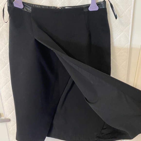 Calvin Klein skirt - Picture 3 of 3